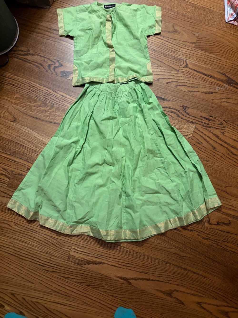Child 2-3 yr old XS Green Two-Piece In Skirt Set with Gold Trim